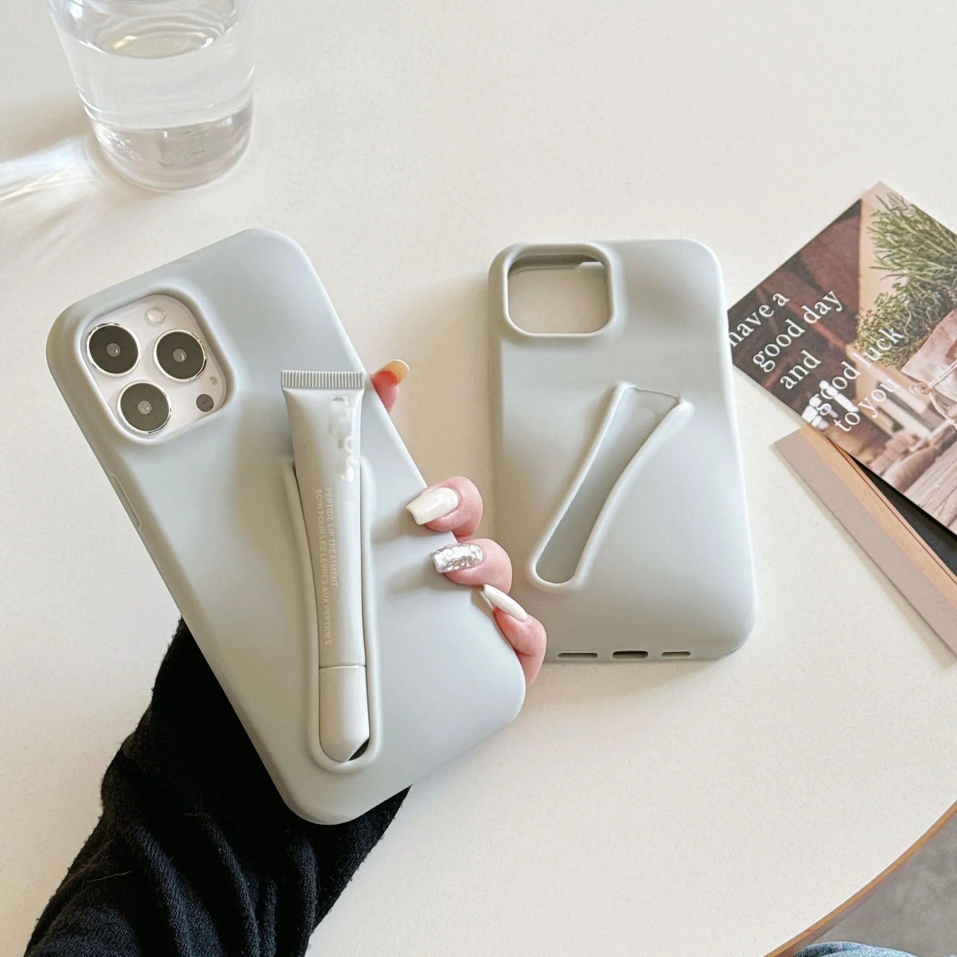 2024 Neue Designer Tragbares Design Gloss Lippenstift Lippenbalsam 3D Make-Up Silikon Telefon Fall Für IPhone 15 14 13 12 Pro Max_voghion.com