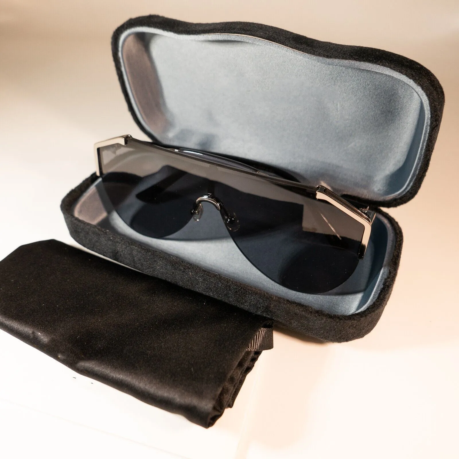 0291 Designer-Sonnenbrille für Damen Mode Sonnenbrillen Wrap Sonnenbrille Halbrahmen Beschichtung Spiegellinse Kohlefaser Beine_voghion.com