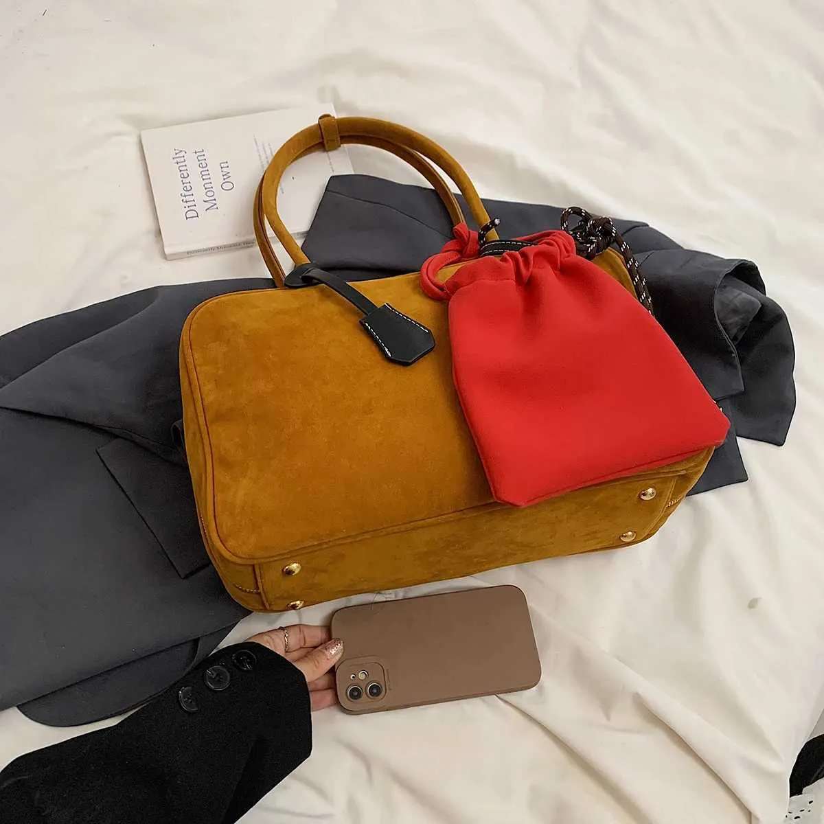 LEFTSIDE NUBUK Schulter Taschen Dame für Frauen 2024 Winter Neue Trend Y2K Koreanische Mode-Design Handtaschen und GeldbörsenC241103_voghion.com