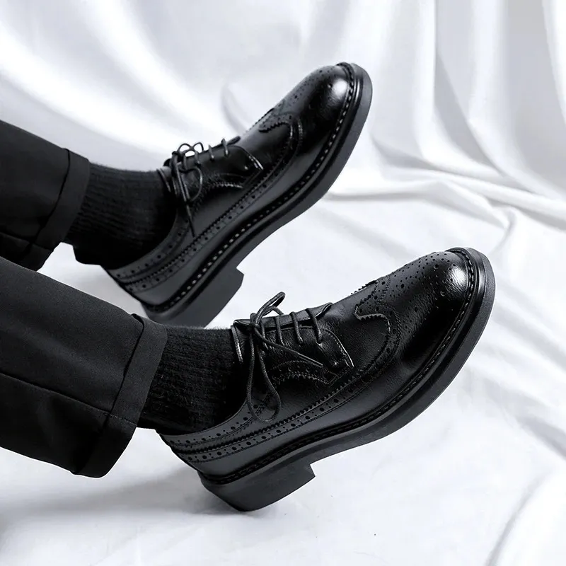 Novos sapatos Brogues clássicos da moda para homens Oxfords com cadarço em couro preto formal para festa de casamento 240614_voghion.com