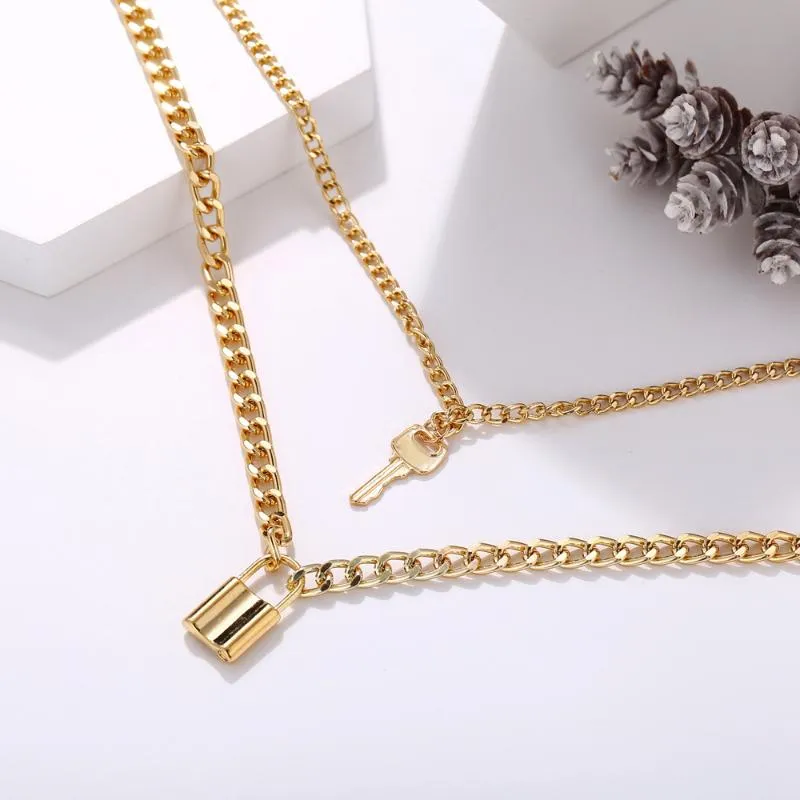 Collane con ciondolo 2023 Collana con lucchetto a chiave alla moda per donne Collane con lucchetto a catena a doppio strato color oro gotico_voghion.com