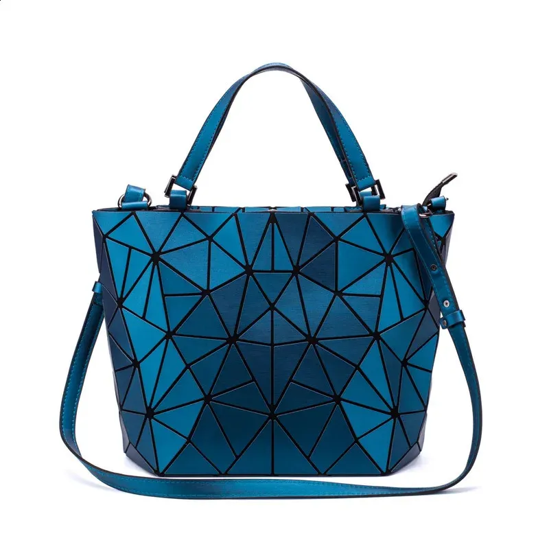 Borsa a mano geometrica e borsa a spalla con tracolla donna_voghion.com