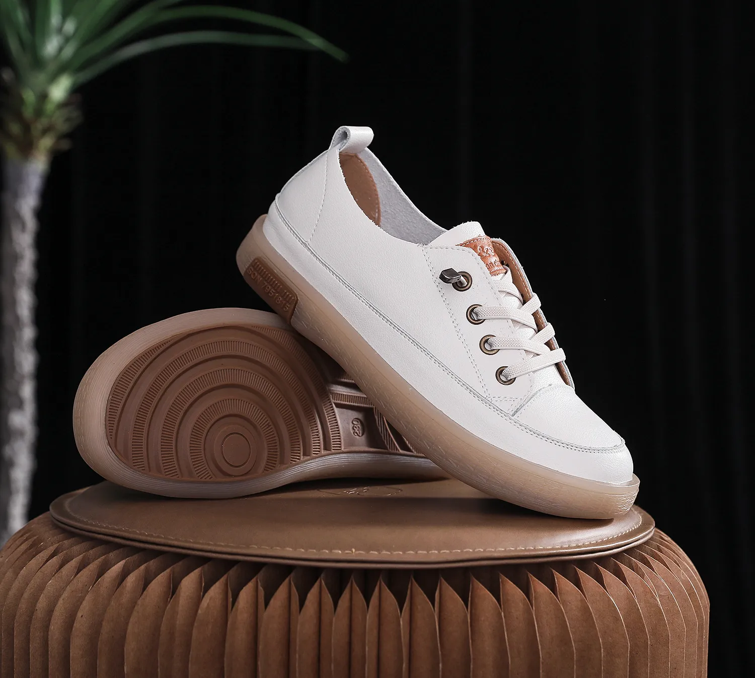 Scarpe da tavola casual con punta rotonda piatta, fascia elastica in vera pelle, basse, bianche, comode e traspiranti, con fondo morbido_voghion.com