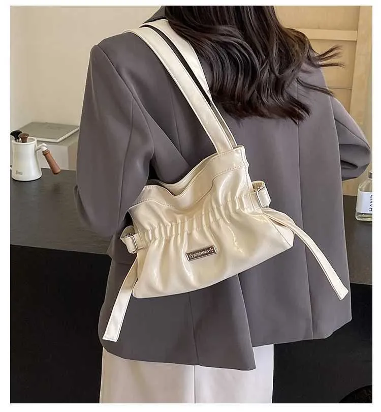 Borse da donna in pelle con manico, solide e morbide, con tasche larghe, capienza grande, versatili, da spalla, da donna, sottobraccio_voghion.com