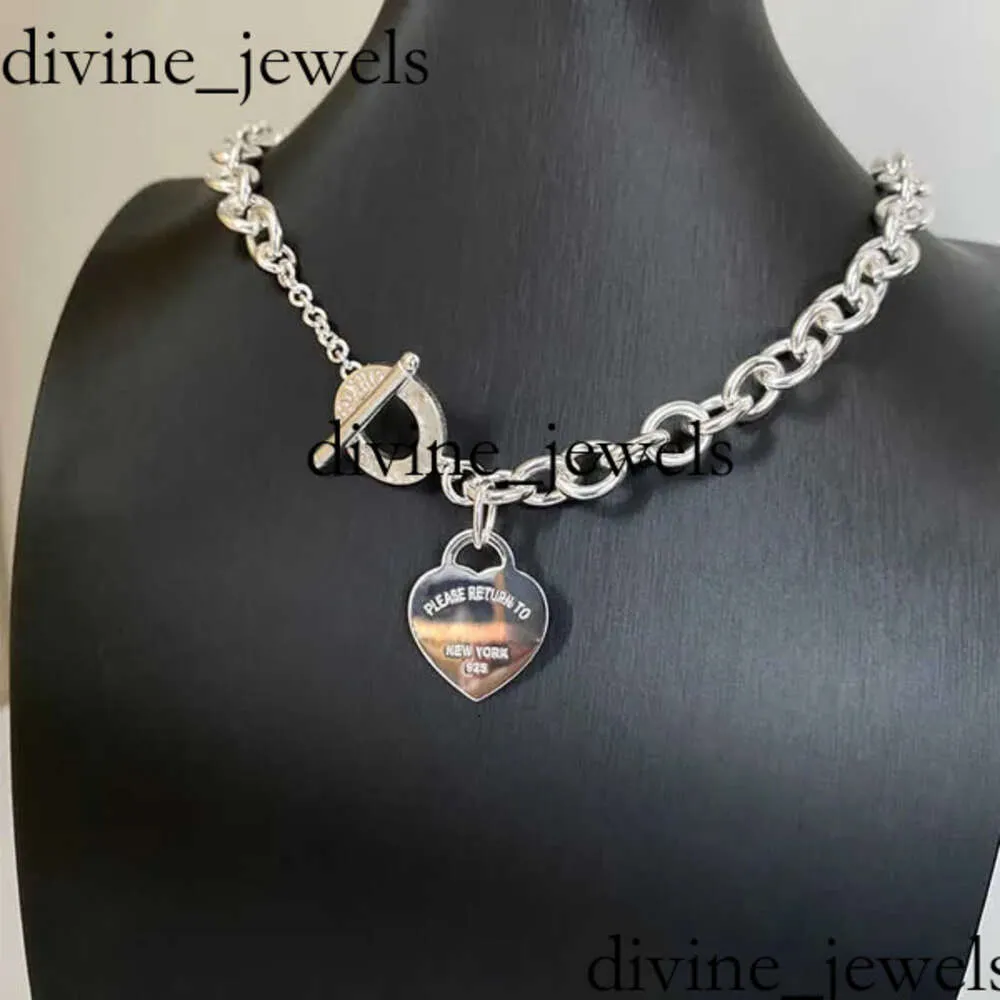 Bracelet de créateur Bijoux en argent sterling Pendentif en forme de cœur de pêche de la famille T Chaîne épaisse Collier en forme de cœur pour femme 823