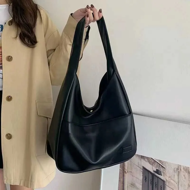 Large capacity new black leather simple casual womens handbag sturdy and durable shoulder bag Y241025_voghion.com