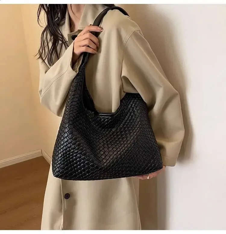 2024 The Style H7 Network Celebrity Weave Woven Carrying Borsa a tracolla grande capacità da donna alla moda retrò 240820_voghion.com