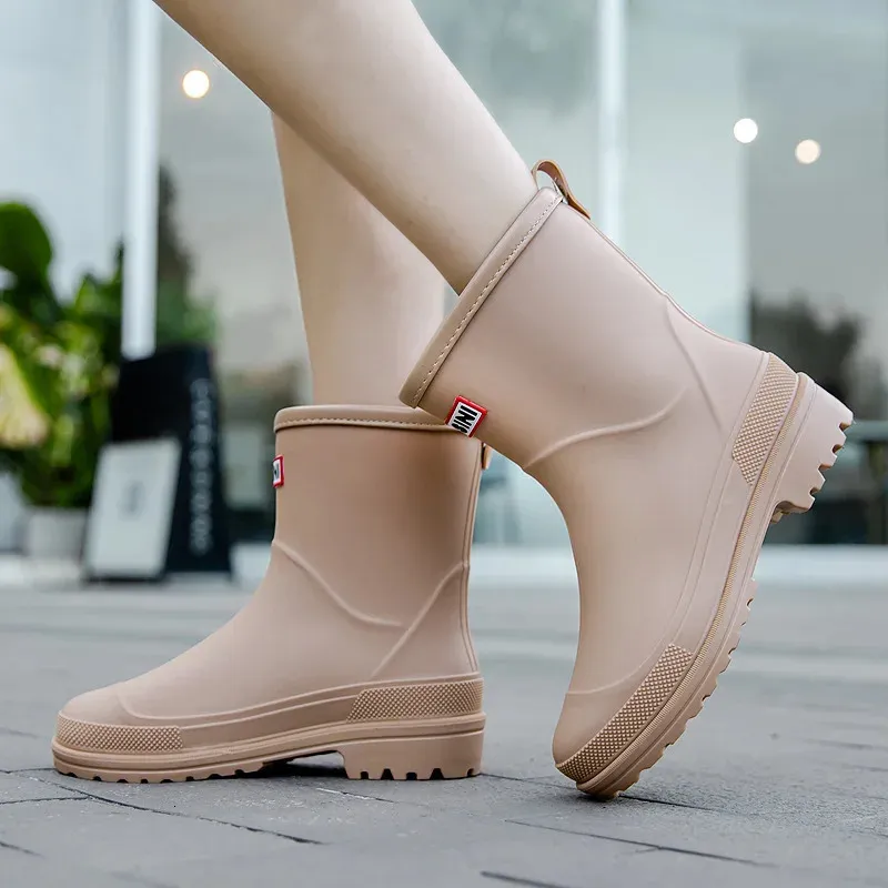 Damen Niedrige rutschfeste Küchen-Regenschuhe Wasser Frau Gummi Garten Galoschen Slip-on Regenstiefel Kurze Stiefel 231030_voghion.com