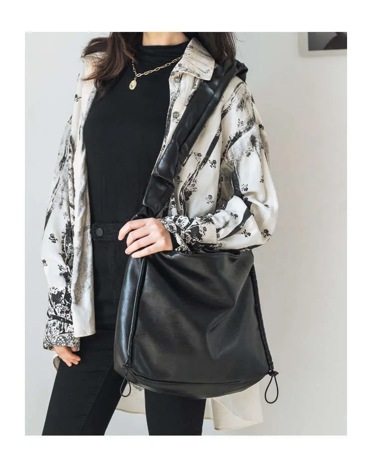 Nouveau sac fourre-tout à bandoulière plissé tendance pour campus universitaire_voghion.com