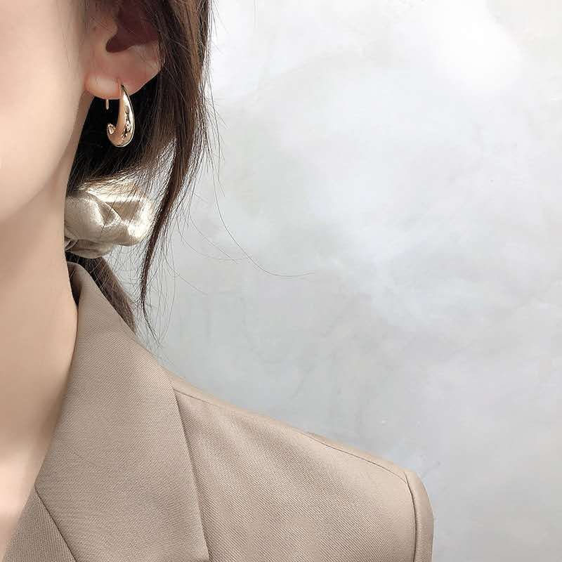 Personalized minimalist, glossy cool style earrings, Korean temperament, internet celebrity style, fashionable luxurious_voghion.com