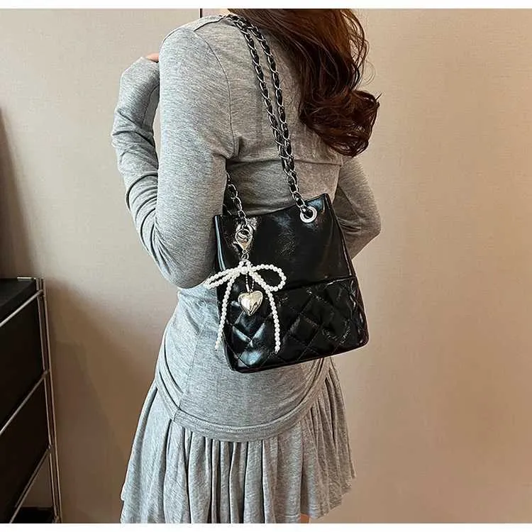 Damen Ledertasche Bucket Bag Schultertasche Mit Kettengliedern_voghion.com