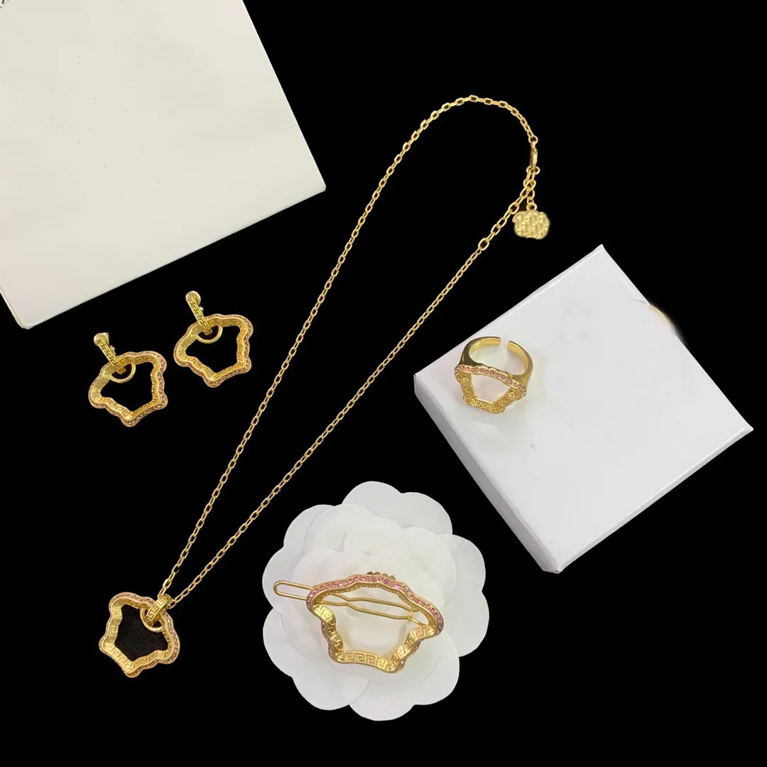 Voll gebuert zylindresch Taass einfach Fraen Halskette Ouerréng Set Damen Banshee Kappskulptur Klavikulärkette Designer_voghion.com
