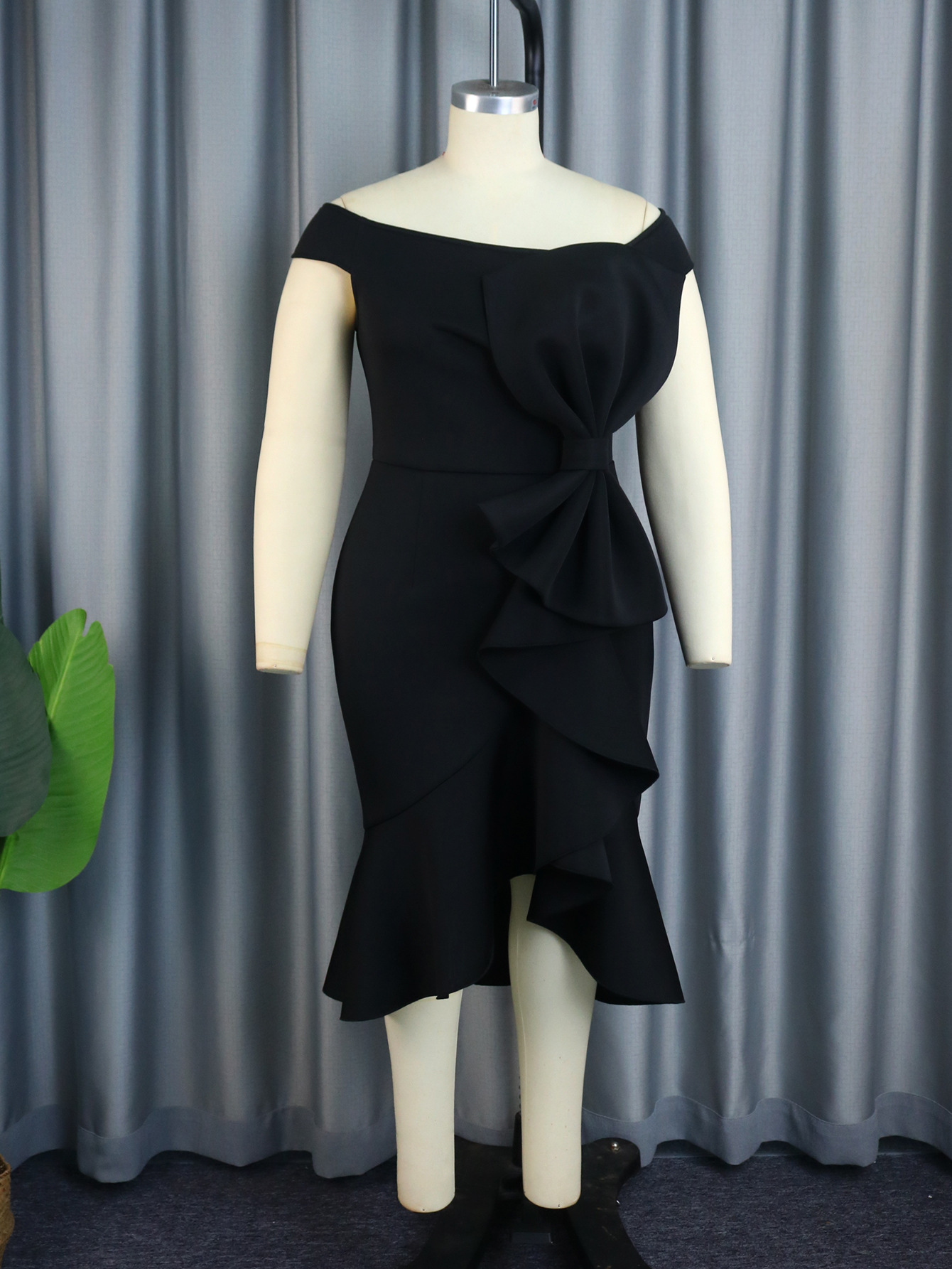 Robe licou avec col à épaules dénudées, robe de banquet sexy à bordure croisée_voghion.com