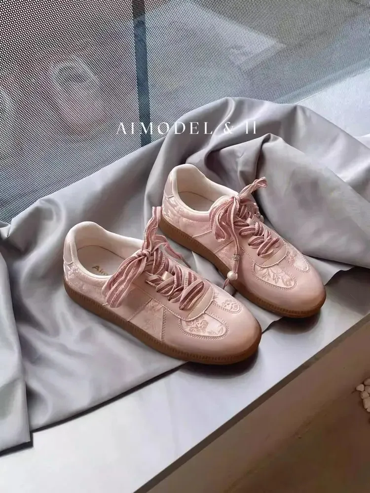 Size 35-40 Real LeatherSatin Surface Women Casual Sneakers Breath Tennis Athletic Flats Low Heels Lace-Up Spring Hike_voghion.com
