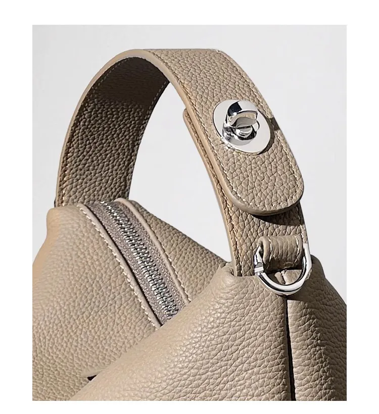 Women's Genuine Leather Shoulder Bag Pillow Classic Crossbody Bag_voghion.com