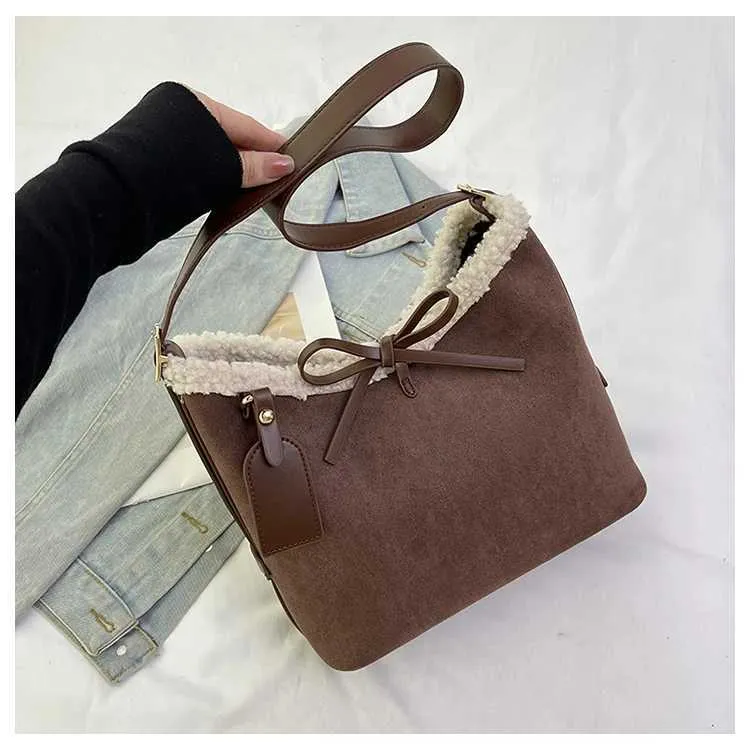 Borsa a secchiello e borsa a spalla in scamosciato per donna_voghion.com