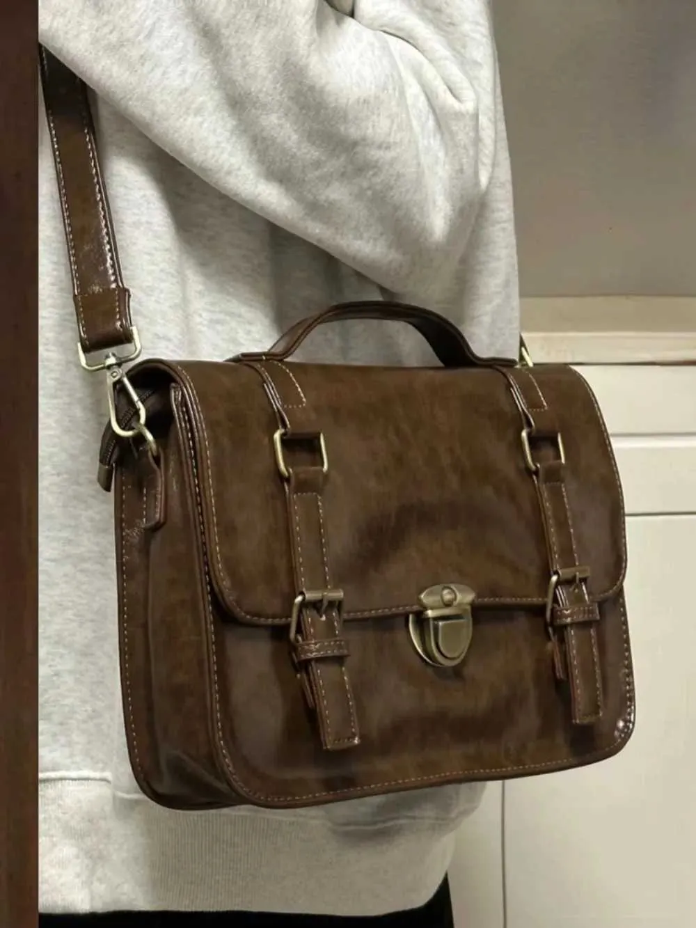 Borse vintage squisite in stile inglese da postino, casual, da ufficio, da pendolare, da abbinare, con fibbia, moda uniforme_voghion.com