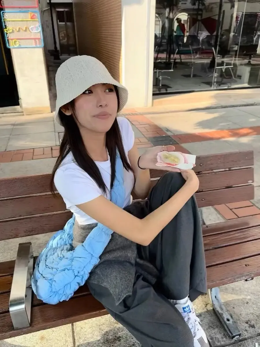 Gesteppte Schultertasche im koreanischen Stil, bauschige, weiche Hobo-Taschen mit gerüschtem Muster in Wolkenform für Damen, Croissant-Umhängetasche 2024 240723_voghion.com