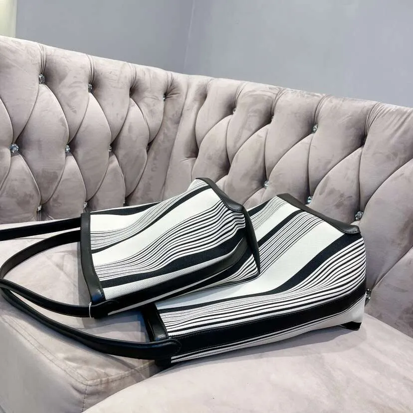 Designer Retro Striped Bucket Bag Portable Shoulder Bag For Women_voghion.com