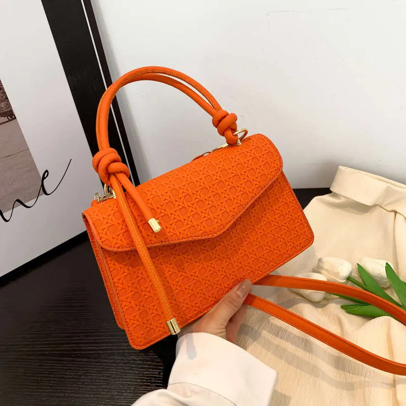 Crossbody Shoulder Handbag With Diamond Lattice Quilted Pattern_voghion.com