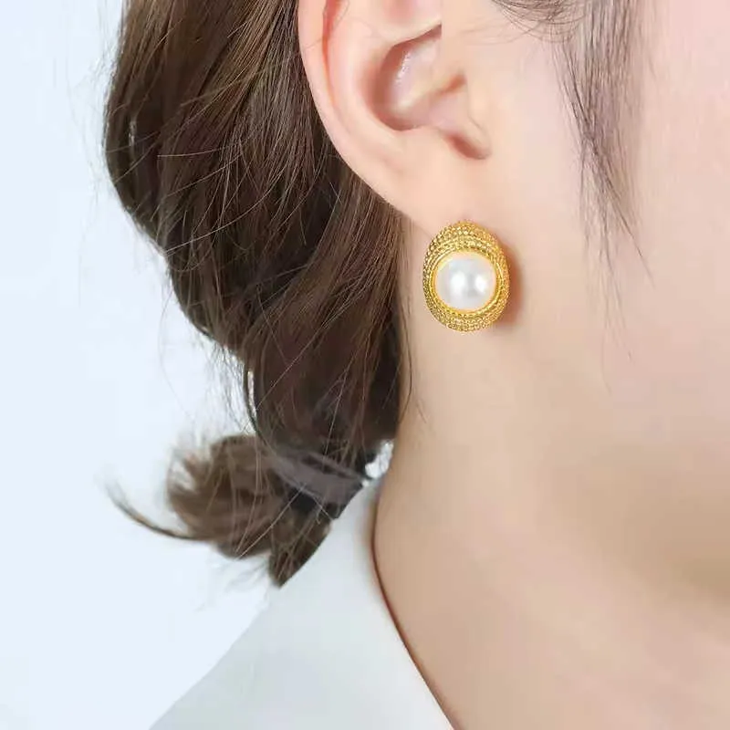 Minimalistisk design, moderiktiga franska grova rostfria stålörhängen med förgyllda C-formade pärlor för kvinnor_voghion.com
