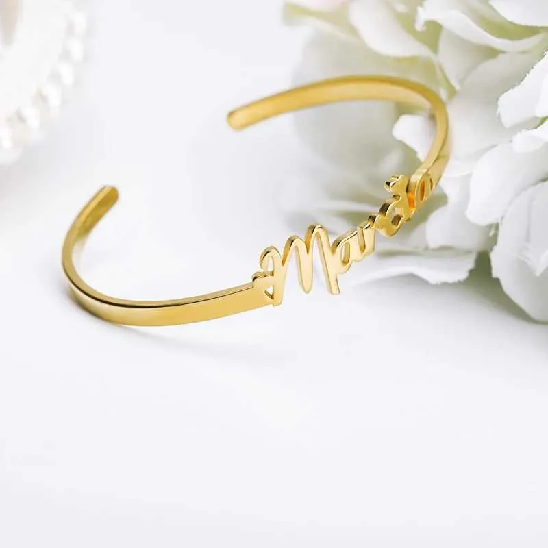 Charm Cusized Typenschild Namensarmbänder für Frauen Personalisierte Edelstahl Manschettenarmbänder Cus Schmuck Geschenk Bijoux Femme_voghion.com