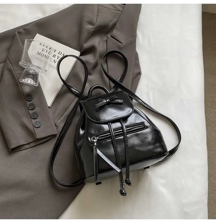 Mochila feminina sólida com aba e laços, mini bolsas de ombro, versátil, feminina, grande capacidade, bolsas de couro, casual, estudante_voghion.com