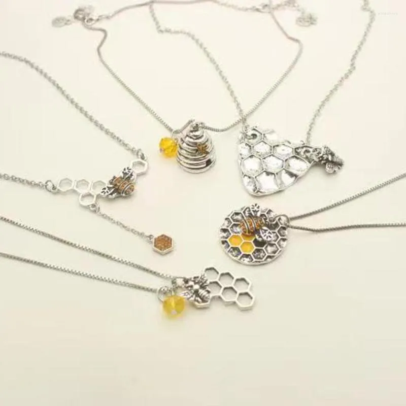 Collane con ciondolo Collana con gioielli a nido d'ape Ape Miele Felice Tipo_voghion.com