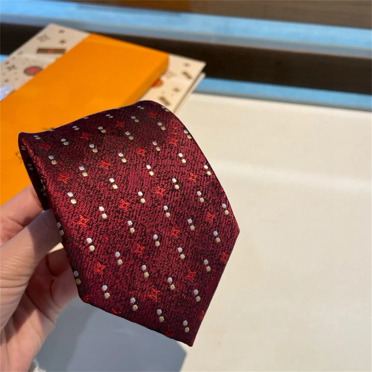 2024 Marke Hochzeit Krawatten Männer Krawatte Designer Krawatte 100% Seide Anzug Krawatten Business Krawatte V881d_voghion.com