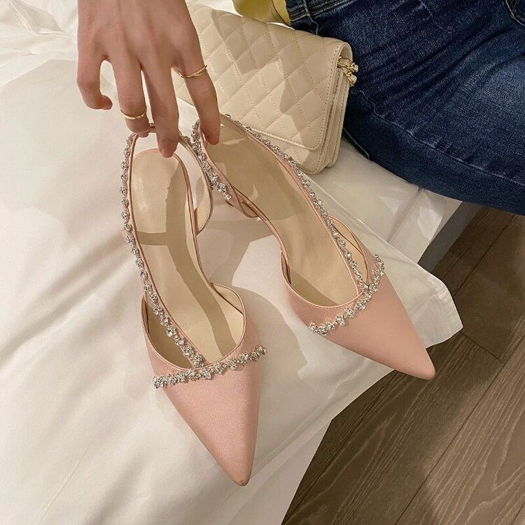 Damenschuhe Französische kleine Absätze Promi spitz einzelne Schuhe Fee weiße High Heels Stiletto Strass Baotou Sandalen weiblicher Sommer_voghion.com
