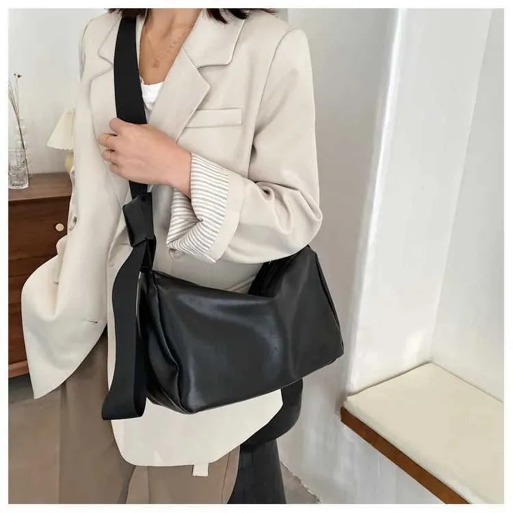 Retro Women's Messenger Bag Large Capacity Pu Leather Shoulder Bag_voghion.com