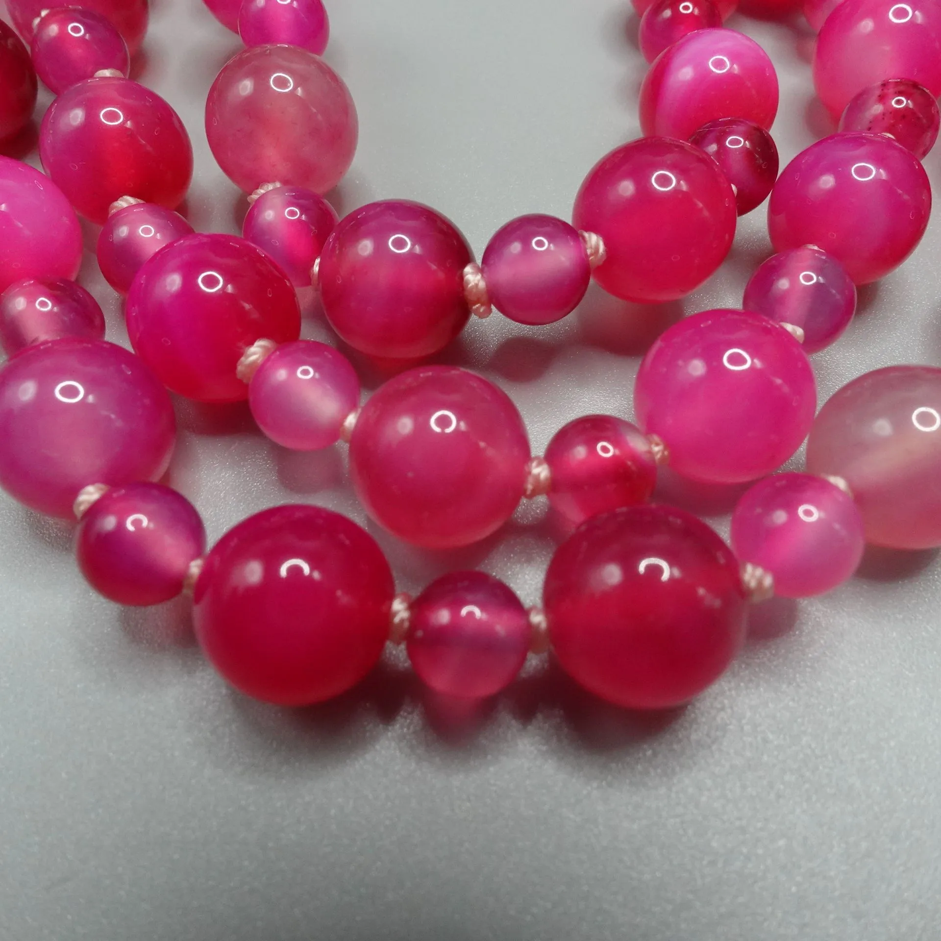 Ketten mittelalterliche Vintage natürliche Achat-Halskette mehrschichtig übertriebene Rose rot dreischichtige Kunst Jade_voghion.com