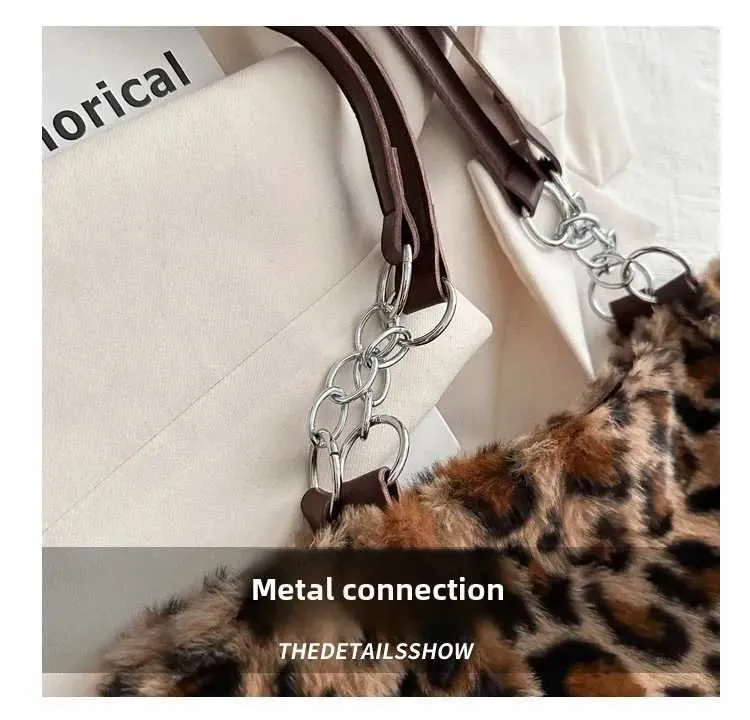 Le sac à bandoulière en peluche imprimé léopard pour femme est un sac à bandoulière décontracté et à la mode avec une grande capacité et une texture haut de gamme_voghion.com