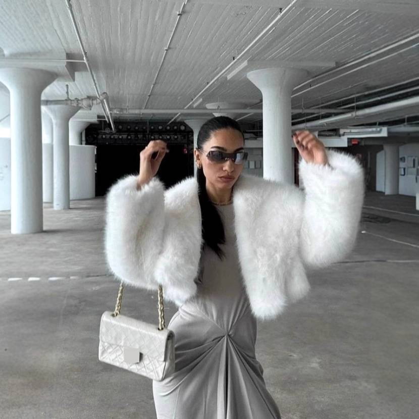 Damjacka i fuskpäls för höst och vinter, elegant pälsjacka_voghion.com
