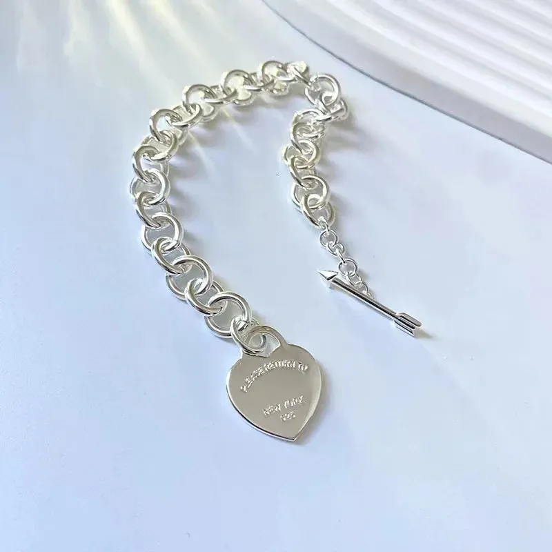 Chain SellingS Sterling Sier Classic HeartShape Exquisite O Bracelet Women Original 1 Jewelry Valentines Gift 231027_voghion.com