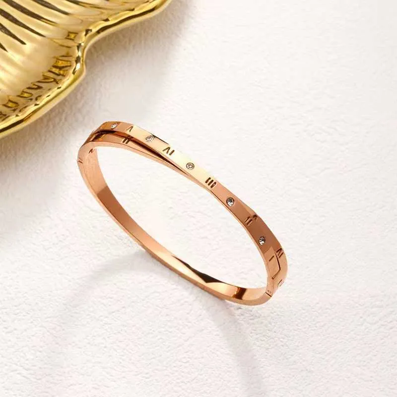 Bracelet croix en acier inoxydable pour femme, bijoux fantaisie, chiffres romains_voghion.com