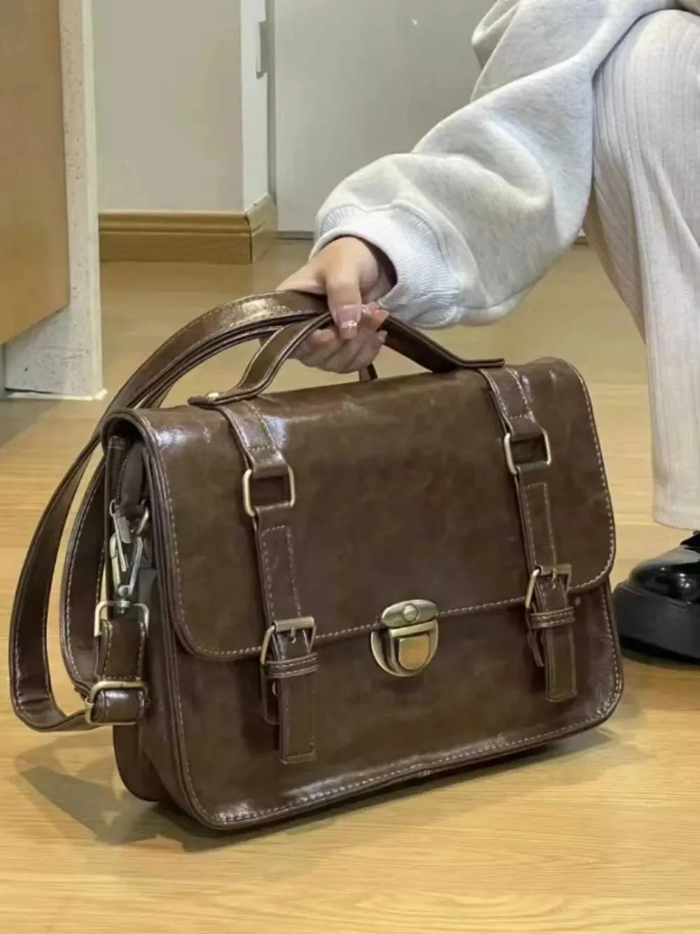 Borse vintage squisite in stile inglese da postino, casual, da ufficio, da pendolare, da abbinare, con fibbia, moda uniforme_voghion.com