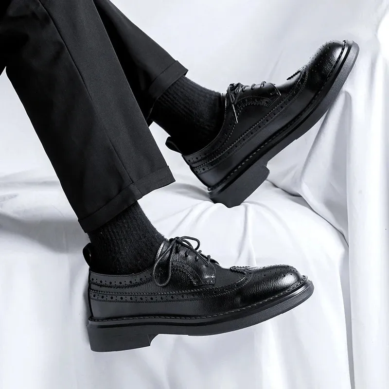 Novos sapatos Brogues clássicos da moda para homens Oxfords com cadarço em couro preto formal para festa de casamento 240614_voghion.com