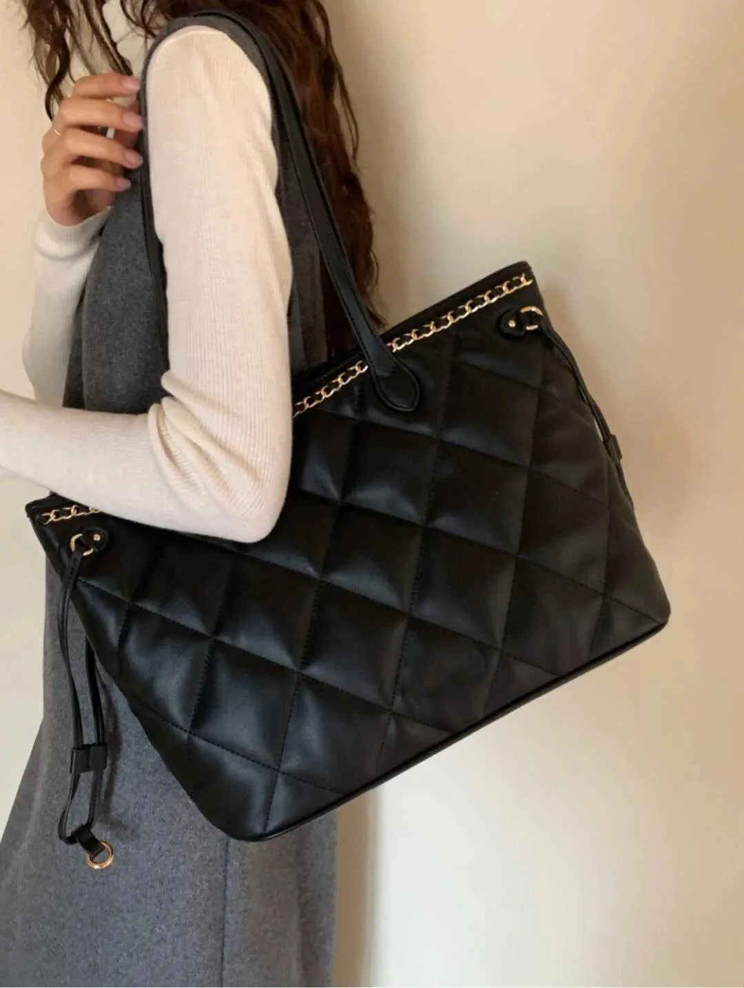 Sacs à bandoulière à chaîne à imprimé écossais solide noir pour femmes, grande capacité, décontractés, polyvalents, pour les déplacements sous les bras_voghion.com