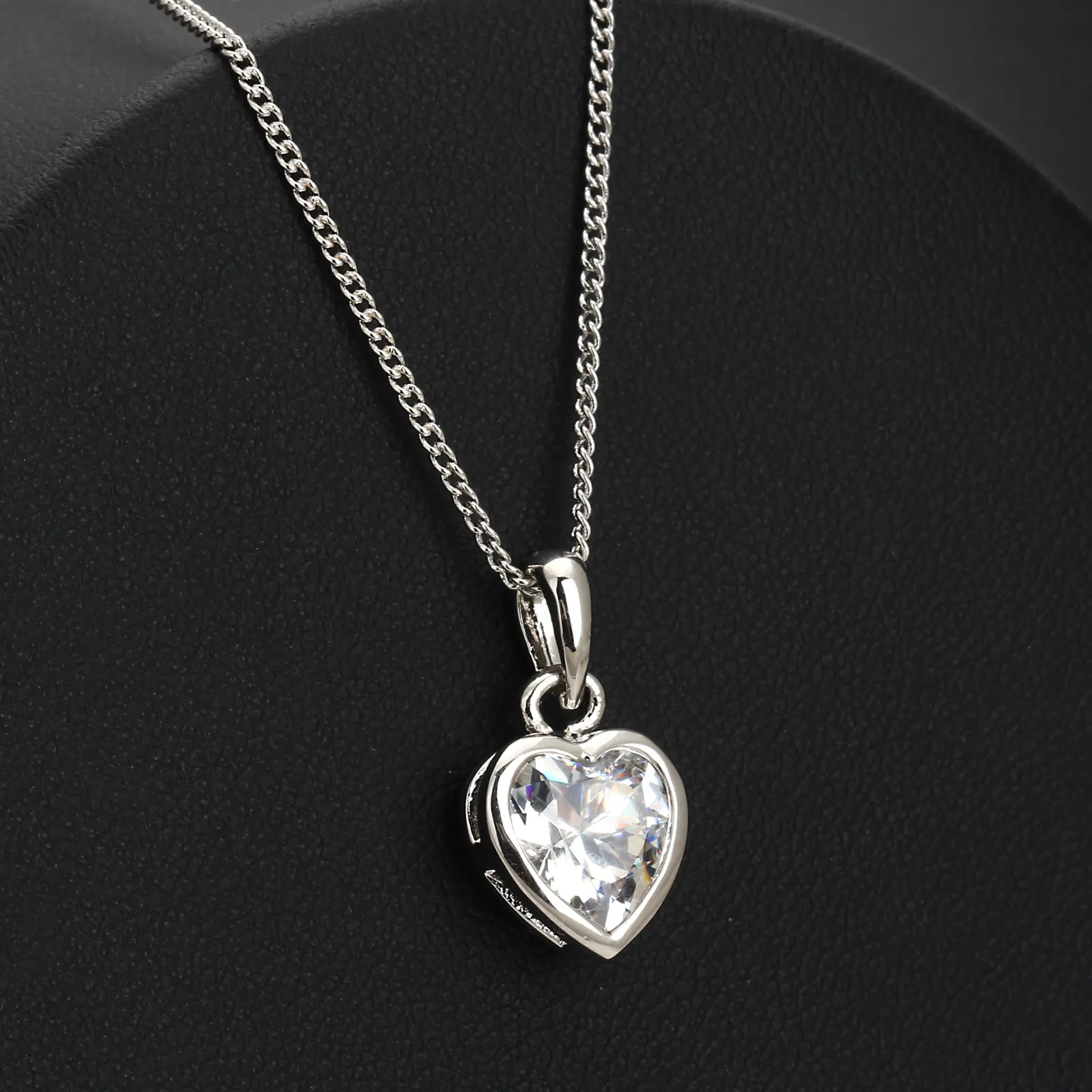 Collana con ciondolo a forma di cuore minimalista in zircone e orecchini per donna, set di gioielli di fidanzamento placcati in oro_voghion.com