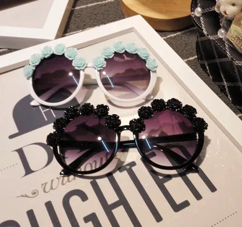 Wholesale-Designer Unique Flower Round Sunglasses Women Beach Glasses Fashion Accessories for Summer Gift Time Limit_voghion.com