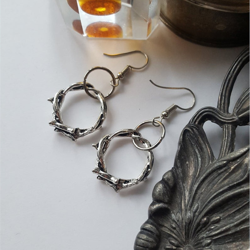 Orecchini Orecchini alla moda con rose di spine gotiche_voghion.com