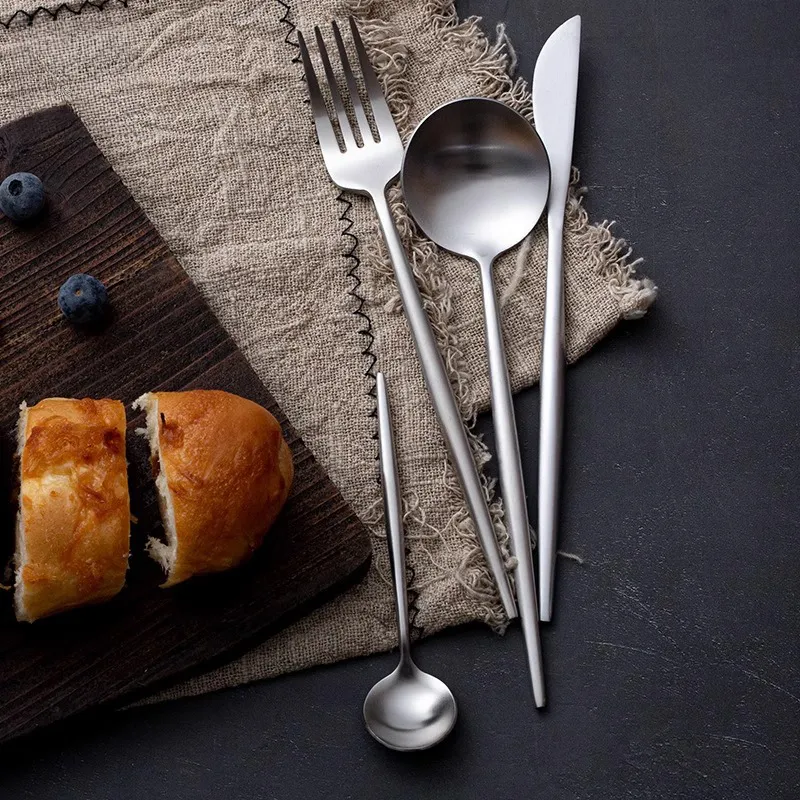 Conjunto de talheres de aço inoxidável de alta qualidade estilo ocidental, faca de bife de sobremesa, garfo e colher, quatro conjuntos_voghion.com
