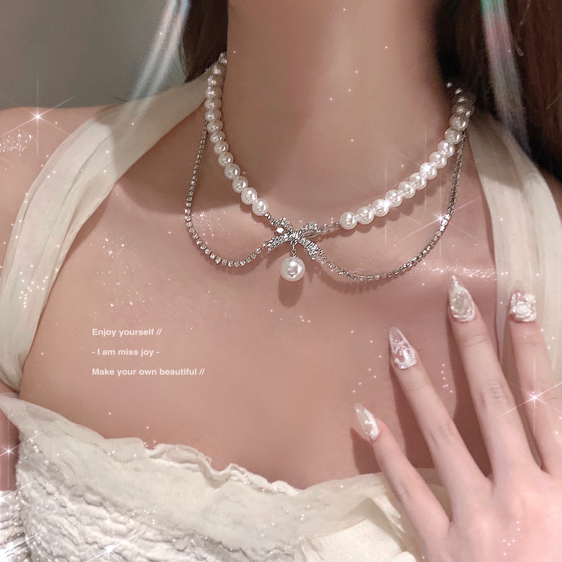 Colar de pérolas com laço de diamante para mulher minimalista_voghion.com