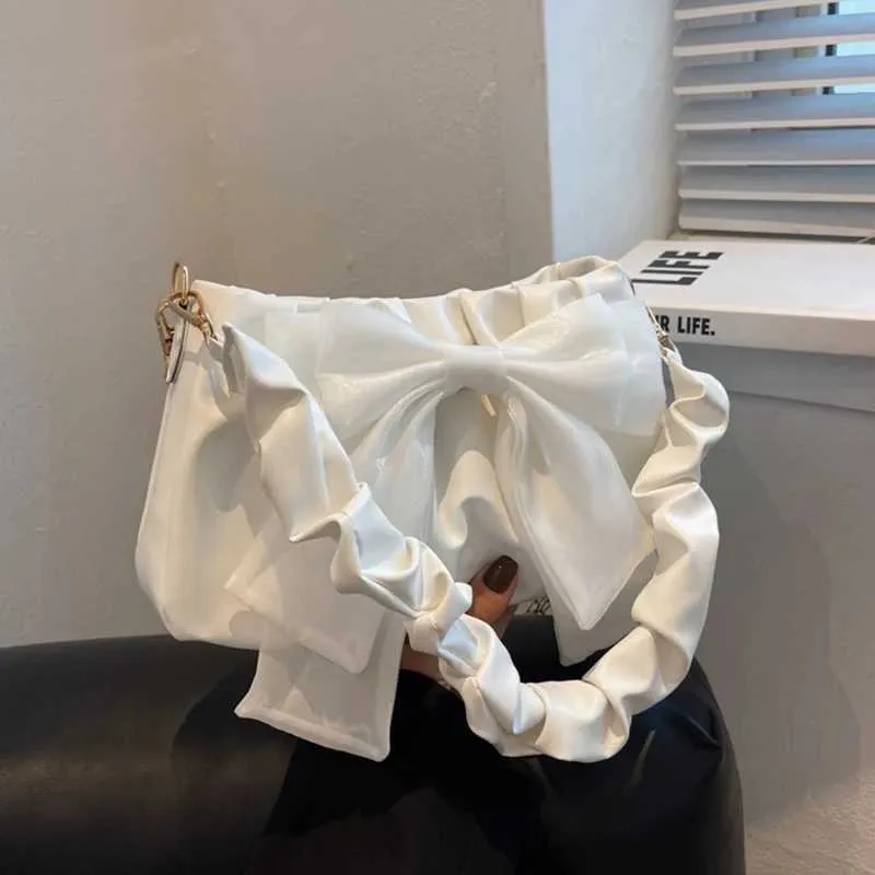Woven Beach Shoulder Bag With Large Bow Detail For Women_voghion.com