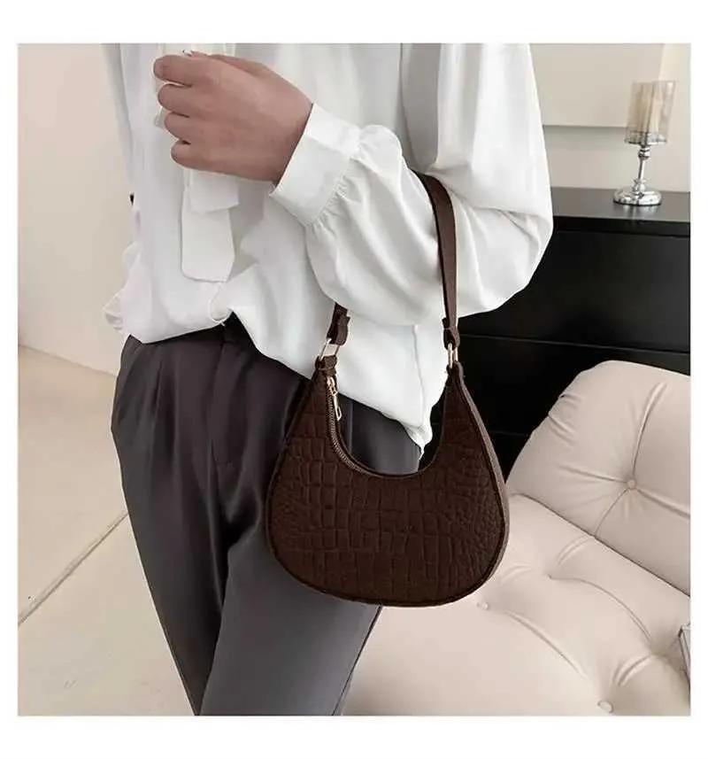 2023 mode Frauen Koreanische Neue Stein Muster Unterwäsche Casual Schulter Filz Einfarbig Handtasche Crescent Sattel Tasche_voghion.com