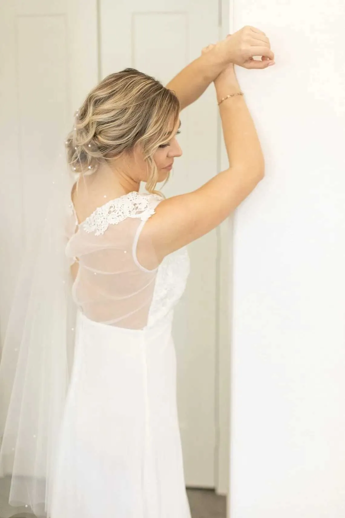 Velo da sposa con applicazioni in pizzo gioiello Hai con perle 2022 Nuovo copricapo in tulle tagliato Eage Bide Accessori Bidal_voghion.com