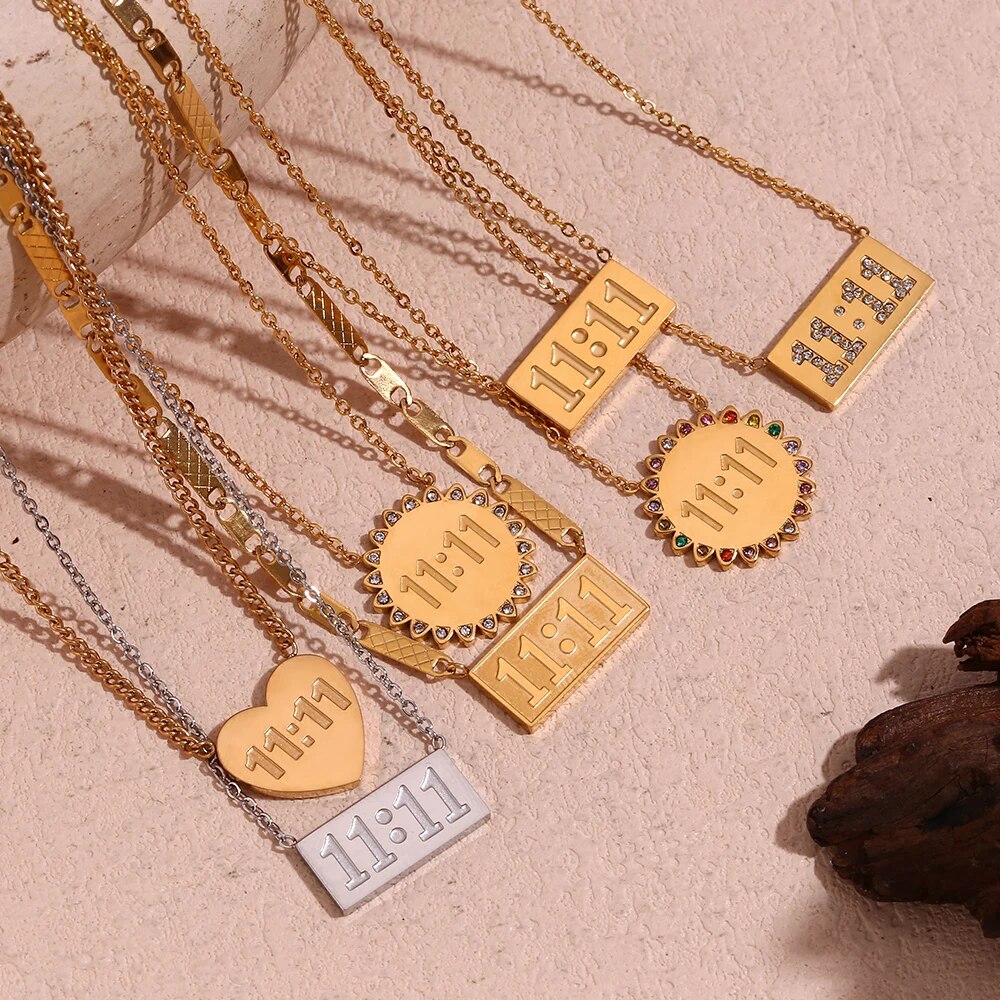 E. b. belle Collana con ciondolo rettangolare antico in acciaio inossidabile finemente lucidato Collana placcata in oro 18 carati con numero di gioielli_voghion.com