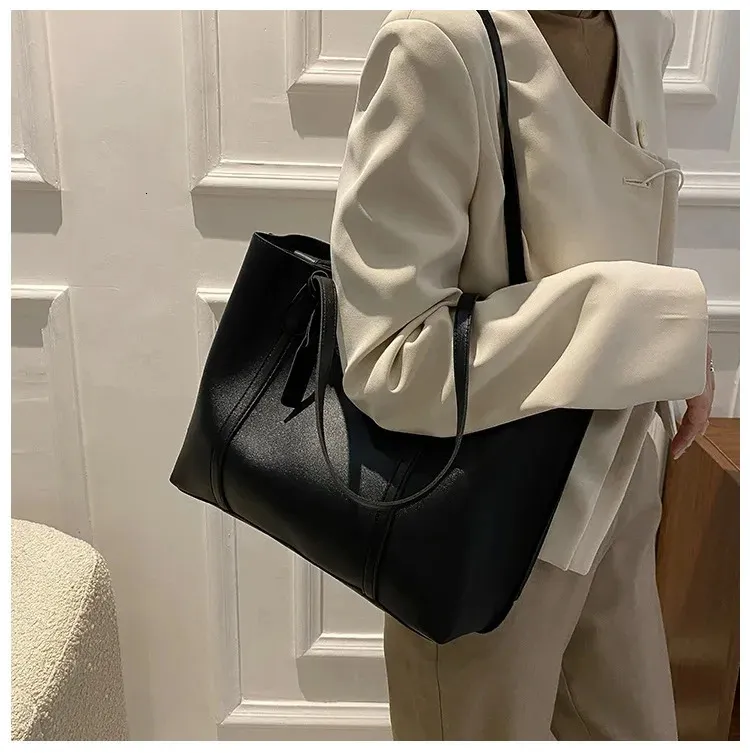 1PC black minimalist large capacity soft leather tote casual versatile shoulder bag 240822_voghion.com