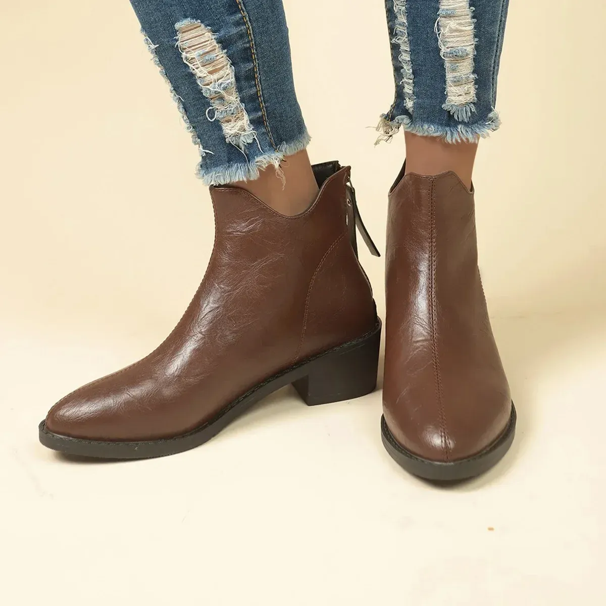 Mulheres salto médio tornozelo tendência design robusto pontudo inverno gladiador botas femininas zíper bombas botas mujer 202_voghion.com